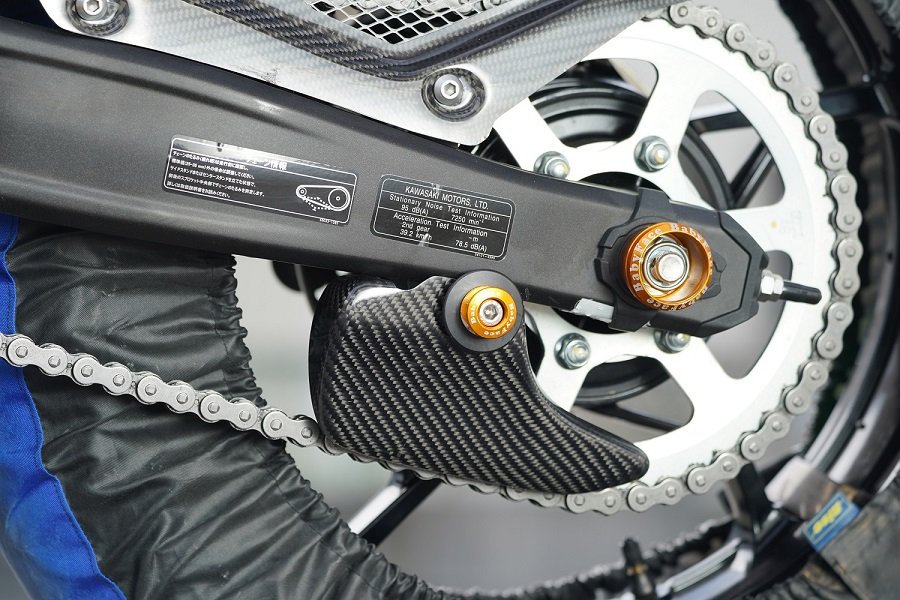 23~ZX-4R/RRリアスプロケットガード | EIGHT （才谷屋ファクトリー､HEART）