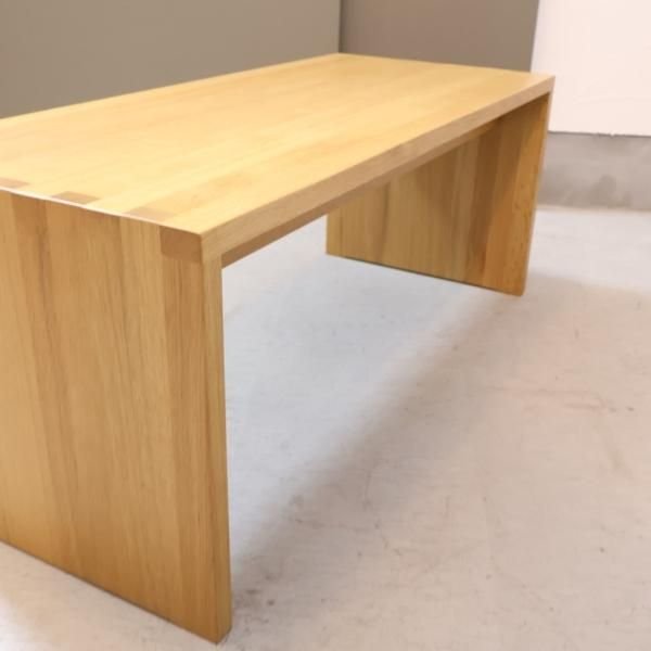 人気の無印良品(MUJI)のオーク材を使用したコの字ベンチです